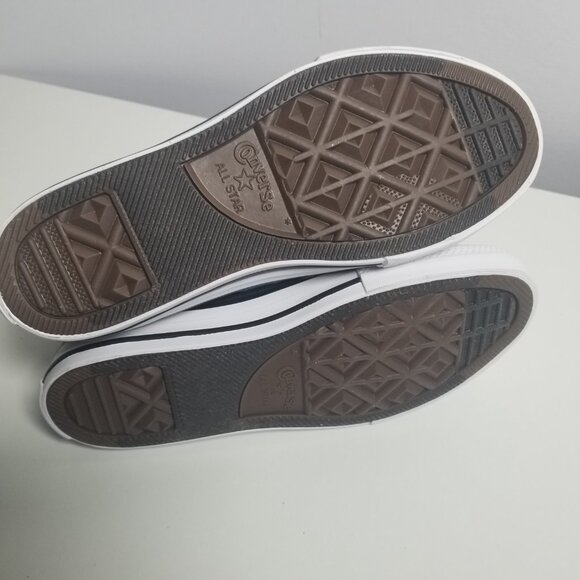 NWOB Converse Chuck Taylor All Star Youth Unisex Navy High Top Sneakers Sz 2 - Picture 8 of 9